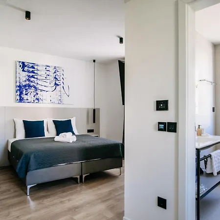 Kala Luxury By Duhomes 4*