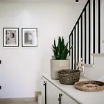 Kala Luxury By Duhomes 게스트하우스 4*