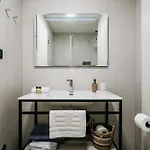 Kala Luxury By Duhomes Guest house