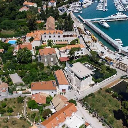 Kala Luxury By Duhomes 4*